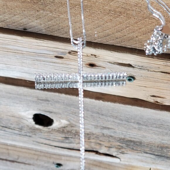 AAA White Zircon & Silver Cross Necklace - Picture 6 of 12